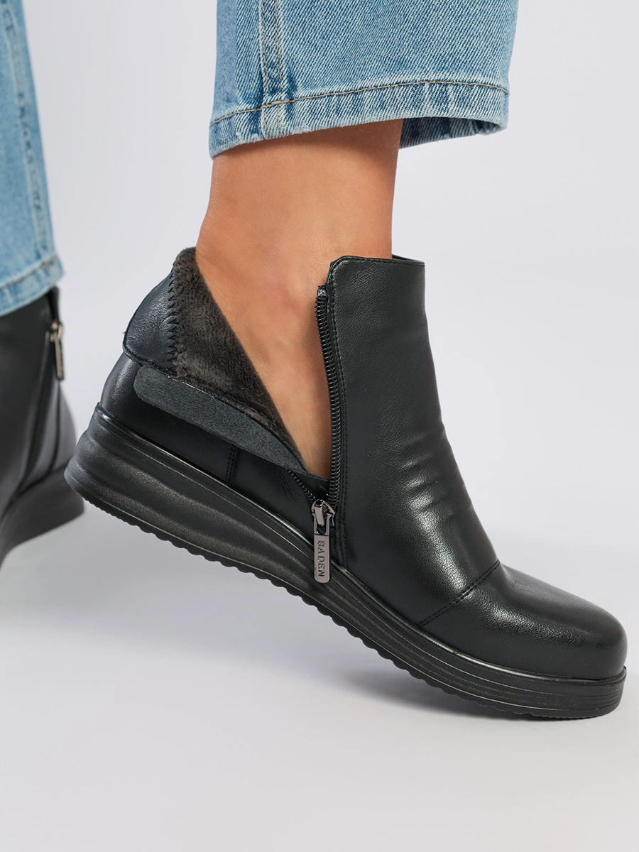 Ботинки черного цвета с боковой молнией
